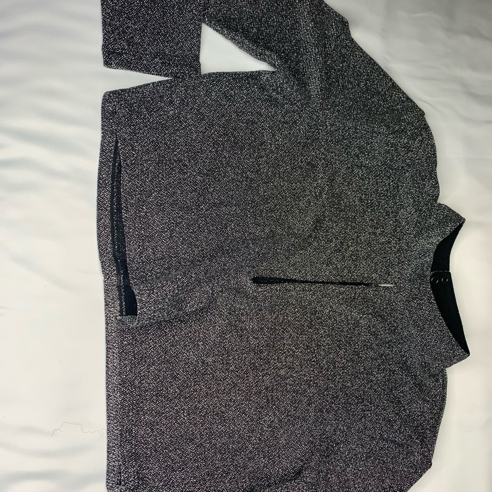 Low-Cut Short Top Black Glittery Long Sleeves. - Picture 2 of 8